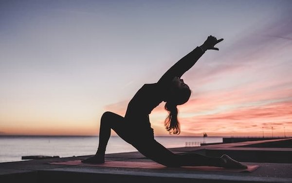 Les bienfaits du yoga sport: booster sa forme physique et son équilibre mental